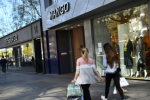 Στη δικαιοσύνη Βρετανοί γιατροί κατά της κυβέρνησης για έλλειψη προστατευτικού εξοπλισμού - εικόνα 2