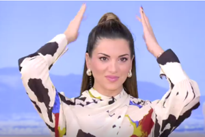 Σταματίνα Τσιμτσιλή: Απολαμβάνει την τρυφερή αγκαλιά του γιου της, Γιάννη [εικόνες]