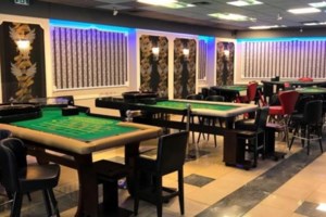 Κρήτη: Μέσα σε κλούβα, έπαιζαν στα ζάρια τις εισπράξεις της Λαϊκής