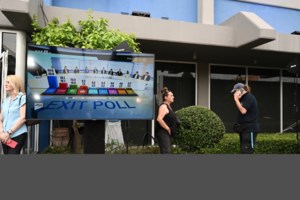 Εκλογές 2023: Πανηγυρισμοί και συνθήματα έξω από τα γραφεία της ΝΔ - "Όλη η Ελλάδα είναι μπλε" [Εικόνες - Βίντεο]