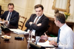 MyKEPlive: "Ραντεβού" στα ΚΕΠ μέσω βιντεοκλήσης - Τέλος η ταλαιπωρία και οι ουρές