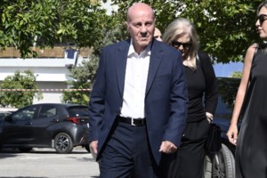 Πόπη Δομάζου: "Έσβησε στα χέρια μου για λίγα λεπτά και τον επανέφεραν" - Κρίσιμες οι επόμενες ώρες για τον "στρατηγό" - εικόνα 5