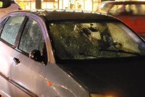 Λάρισα: Συγγενείς 12χρονου επιτέθηκαν στους κατηγορούμενους για τον θάνατό του από το τρένο