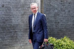 Ρόδος: Οι Βρετανοί δεν ακυρώνουν τις διακοπές τους στο νησί - Μεταφέρθηκαν σε καταλύματα άλλων περιοχών - εικόνα 2