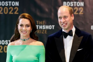 Η στιγμή που ο Γουίλιαμ σνόμπαρε τη βασίλισσα Καμίλα: Το βίντεο που κάνει τον γύρο του διαδικτύου