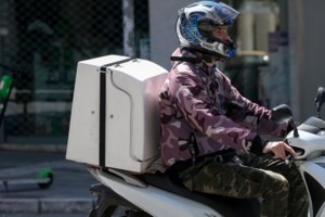 Σοβαρό τροχαίο με τραυματία ντελιβερά στα Χανιά [εικόνες]