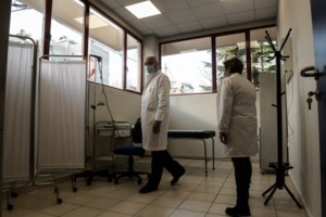 Ιστορικές στιγμές: Αυτοί είναι οι δύο πρώτοι Έλληνες που έκαναν το εμβόλιο [εικόνες-βίντεο] - εικόνα 8