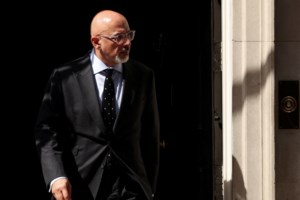 Βρετανία: Με πρόταση μομφής απειλούν οι Εργατικοί αν δεν αποχωρήσει αμέσως ο Τζόνσον - Μάχη για τη διαδοχή - εικόνα 3