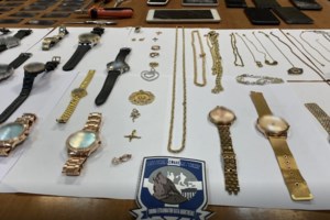 Καρέ-καρέ η δράση της "θηλυκής συμμορίας" - Έχουν ρημάξει τα σπίτια στο Περιστέρι [Βίντεο] - εικόνα 2