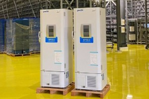 Στην Καρδίτσα ο Χαρδαλιάς: Αυτοψία στο Κέντρο διανομής εμβολίων για τον κορονοϊό [Εικόνες - Βίντεο] - εικόνα 2