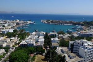 Κως: Εντυπωσιακή καταδίωξη του Λιμενικού -  Καρέ καρέ το "κυνήγι" φουσκωτού και η σύλληψη διακινητών μεταναστών