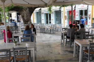 Νέο "θερινό" πακέτο μέτρων θα εξαγγείλει ο Μητσοτάκης: Επιδόματα, ρυθμίσεις οφειλών, χαμηλότοκα δάνεια, επιδοτήσεις εισφορών