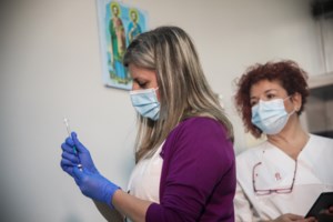 Εμβόλιο Οξφόρδης/AstraZeneca: Μέχρι τέλος Μαρτίου θα έχουν εμβολιαστεί εκατομμύρια - Πήρε έγκριση στη Βρετανία