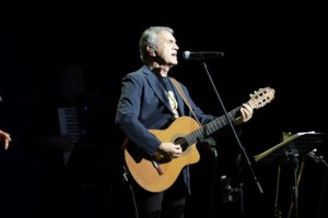 Νταλάρας: Δεν είναι αξιοθαύμαστο να γεμίζεις τέσσερα ελληνάδικα και να χτυπιέσαι σαν παλαβός - Μισώ τη διασημότητα [βίντεο]