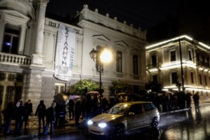 Μετά το Εθνικό Θέατρο, υπό κατάληψη και το Βασιλικό Θέατρο στη Θεσσαλονίκη - Ματαιώθηκε η παράσταση του Γιώργου Καπουτζίδη - εικόνα 2