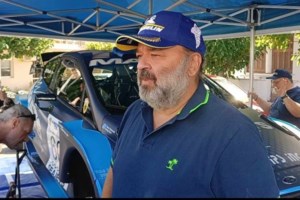 Μάριος Ηλιόπουλος: "Αγάπα με" - Τραγούδησε πάνω στη σκηνή με τον Σάκη Ρουβά ο ιδιοκτήτης της ΑΕΚ [βίντεο]