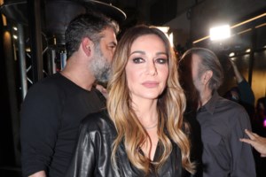 Θεατρική βραδιά: Το σμαραγδί της Έλλης Στάη, τα total black και ο κούκλος γιος της Μπακοδήμου - εικόνα 3