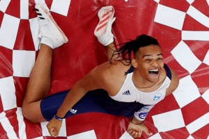 Όταν ο Μανόλης Καραλής γνώρισε τη Φωτεινή - Μητέρα υιοθετημένου παιδιού από την Αιθιοπία