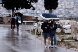 Καιρός - Σάκης Αρναούτογλου: Εντονη αστάθεια την Πέμπτη με ήλιο, μπόρες, χαλάζι και ζέστη