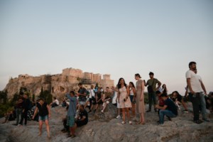 Κορονοϊός: Φοβίζει ο δείκτης θετικότητας που έφθασε μέχρι και 7,70% - "Λυγίζουν" Νάξος, Ικαρία και Ηλεία [Πίνακες]