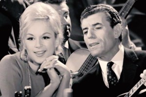 Οι Μπακς, η ομάδα του Αντετοκούμπο μας εύχεται Καλό Πάσχα στα ελληνικά