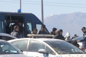 Νέα Φιλαδέλφεια: Συμμορία ανηλίκων επιτίθεται σε γυναίκα μέρα μεσημέρι - Βίντεο ντοκουμέντο