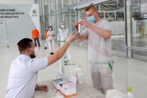 Ο ΣΥΡΙΖΑ, τα fake news με την Siemens και τα self test: Ομολογία Ζαχαριάδη για το μεγάλο φάουλ