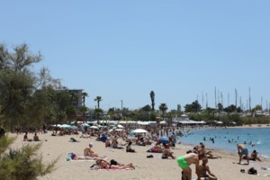 Αγίου Πνεύματος: Πώς θα λειτουργήσουν καταστήματα, σούπερ μάρκετ τη Δευτέρα - Τι ισχύει για δημόσιο, σχολεία, τράπεζες