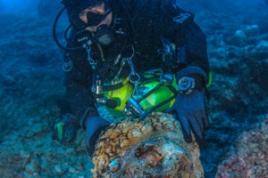 Ναυάγιο Αντικυθήρων: Υπέροχα τα νέα αρχαιολογικά ευρήματα, τμήματα γλυπτών και βυζαντινά θραύσματα αγγείων [εικόνες]
