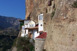 Αποκάλυψη: Για τη φωτιά στο Ξυλόκαστρο φταίει αγρότης που έκανε εργασίες σε "αχαρτογράφητο" χωράφι