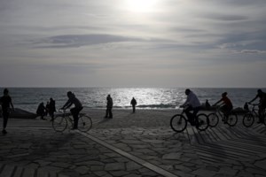 Θεσσαλονίκη: Συγκέντρωση αρνητών του εμβολιασμού στον Λευκό Πύργο