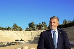 Γαλάζιες σημαίες: Αυτές είναι οι 617 ελληνικές παραλίες που βραβεύτηκαν - Ποιες πήραν το βραβείο στην Αττική [λίστα]