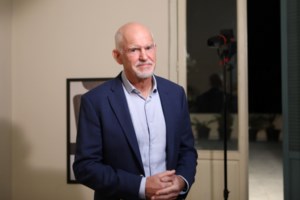 Εκλογές στο ΚΙΝΑΛ: Μάχη εντυπώσεων και επίδειξη δύναμης από Παπανδρέου - Ανδρουλάκη με τις υπογραφές