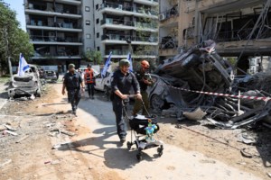 Το Ισραήλ προειδοποιεί τους Ιρανούς να φύγουν από περιοχές κοντά σε εργοστάσια όπλων - Απειλές Τραμπ στο Ιράν αν επιτεθεί στις ΗΠΑ - εικόνα 3