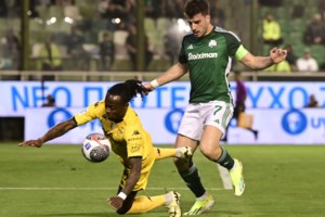 Φώτης Ιωαννίδης – Ελένη Βουλγαράκη: Selfie το βράδυ της Ανάστασης με μία πράσινη καρδούλα - εικόνα 3