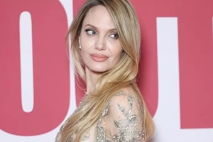 Δεν είναι μόνο ο Πούτιν: "Η Αντζελίνα Τζολί έχει σωσία" - Έντονη φημολογία στο πλαίσιο της Εβδομάδας Μόδας στη Σανγκάη - εικόνα 2