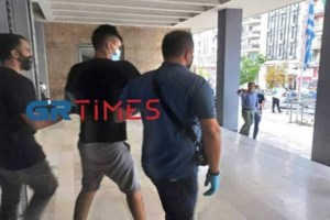 Βίντεο ντοκουμέντο από το τροχαίο στην Αθηνών-Κορίνθου: Τον σκότωσε μοτοσικλέτα μπροστά στα μάτια της γυναίκας του