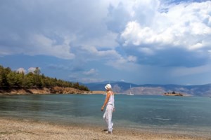 Εξόρμηση στις κοντινές παραλίες για τους Αθηναίους - Αυξημένη η κίνηση στην παραλιακή [βίντεο]