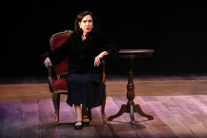 Η Νένα Μεντή μιλάει για τη μάχη του άντρα της με τη λευχαιμία και την απόφασή της να μην αποκτήσει δεύτερο παιδί