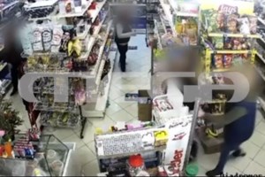 Θεσσαλονίκη: Στη φυλακή ο 44χρονος που κατηγορείται ότι προσπάθησε να πνίξει με κορδόνια την 34χρονη σύντροφό του - εικόνα 2