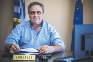 Πέθανε ο σχεδιαστής μόδας Άντονι Πράις - Είχε ντύσει Ντέιβιντ Μπόουι και Μικ Τζάγκερ - εικόνα 2