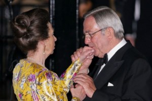 Τέως βασιλιάς: Πυρετός προετοιμασιών για την κηδεία - Σύσσωμη στην Αθήνα η οικογένεια, ξεκίνησαν οι αφίξεις γαλαζοαίματων - εικόνα 15