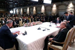 Ουκρανία: Σκληρές μάχες 5 μήνες μετά την εσβολή - Οι ΗΠΑ στέλνουν drones, ετοιμάζονται και για μαχητικά αεροσκάφη