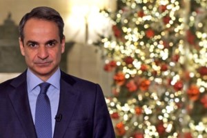 Η οικογενειακή φωτογραφία του Κυριάκου Μητσοτάκη και οι ευχές για καλή χρονιά [εικόνα]