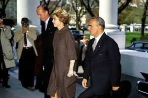 Οταν η Αμαλία Μεγαπάνου επισκέφθηκε με τον Καραμανλή τη Ρώμη και καθήλωσε με την εμφάνισή της [εικόνα]