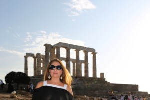 Δυναμικό comeback της Άντζελας Γκερέκου στην υποκριτική και την τηλεόραση - Μαζί της και η Λυδία Κονιόρδου - εικόνα 2