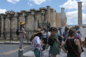 Κορονοϊός: Διασωληνώθηκε 19χρονος στο "Σωτηρία" - Μάχη των γιατρών για να τον σταθεροποιήσουν - εικόνα 2