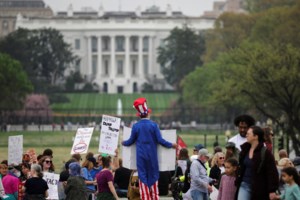 Σοκ στη Βρετανία: Συνελήφθη ο βουλευτής των Εργατικών Νταν Νόρις για βιασμό και σεξουαλική κακοποίηση ανηλίκων