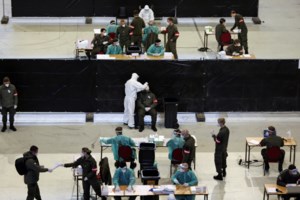 ΗΠΑ: Και ο Μπάιντεν θα εμβολιαστεί δημοσίως - Θα ζητήσει να φορούν όλοι μάσκες για τις 100 πρώτες μέρες της προεδρίας του - εικόνα 2