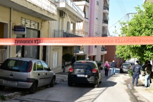 Ηλιούπολη: Γυμνός βρέθηκε ο 36χρονος - Τα ίχνη αίματος που δείχνουν ότι σκότωσε τη μητέρα του κι αυτοκτόνησε - εικόνα 4